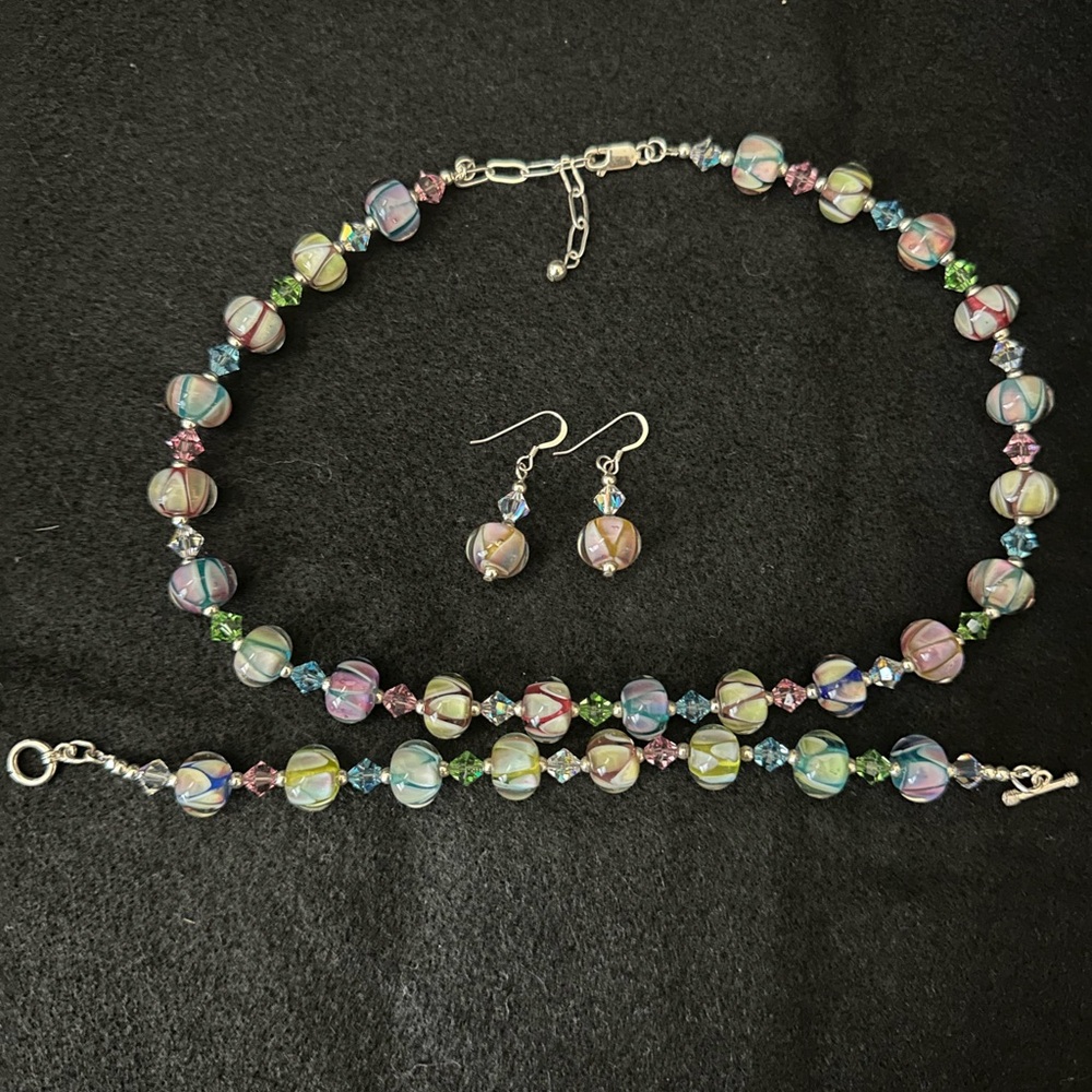 Gorgeous Glass Beads, Necklace, Earrings, and Bracelet.
Excellent Condition